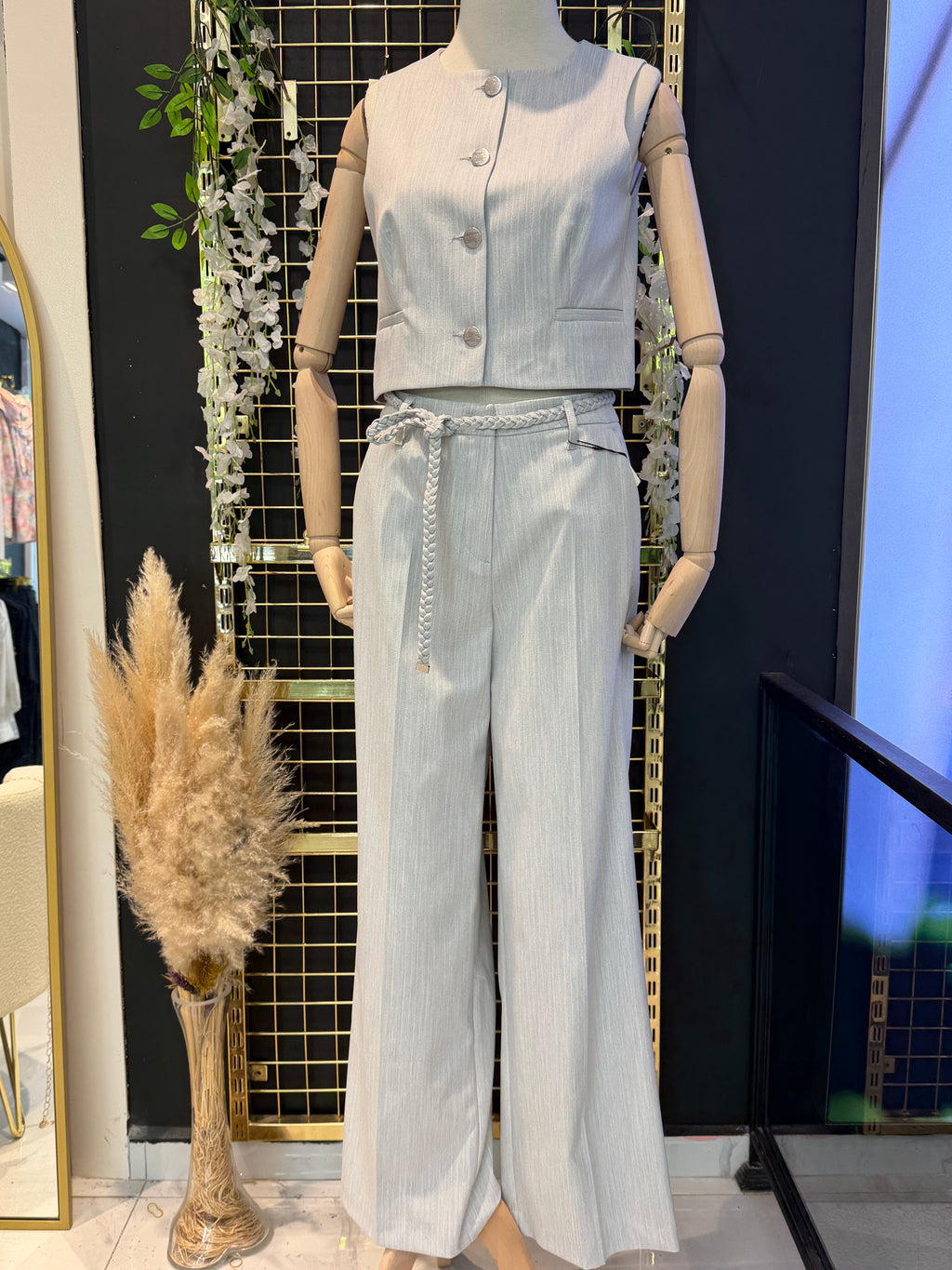Yelekli Örgü Detaylı Kemerli Takım – Açık Gri